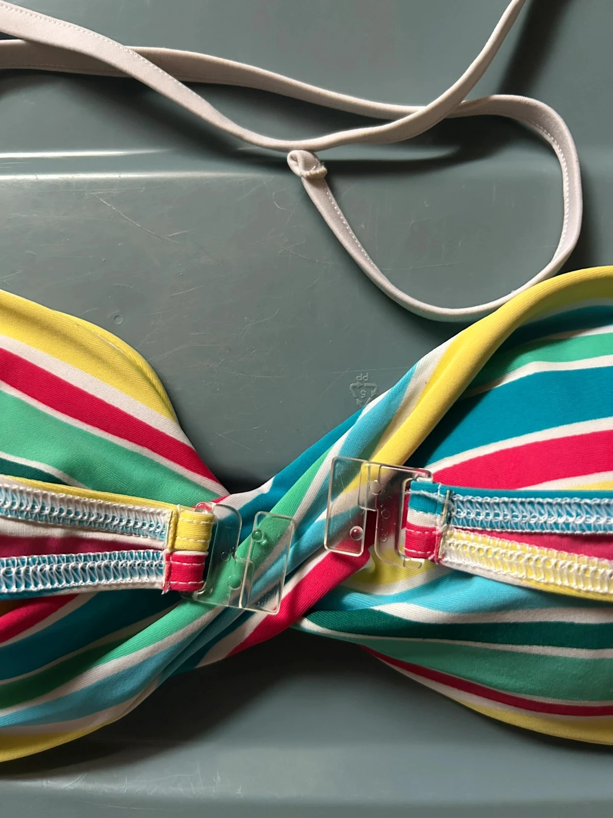 Lot maillot de bain 2 pièces + un haut – photo 10
